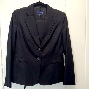Black Women’s Pants Suit Size 8 Worn Once